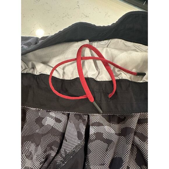 Lululemon Men's Camo Shorts - Picture 6 of 6